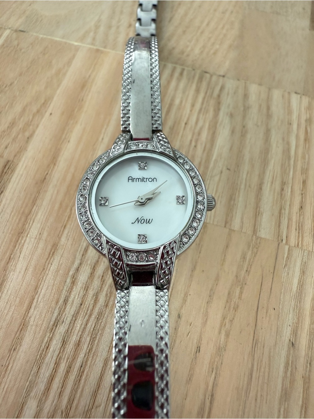 Armitron Now ladies silver tone watch NEW BATTERY